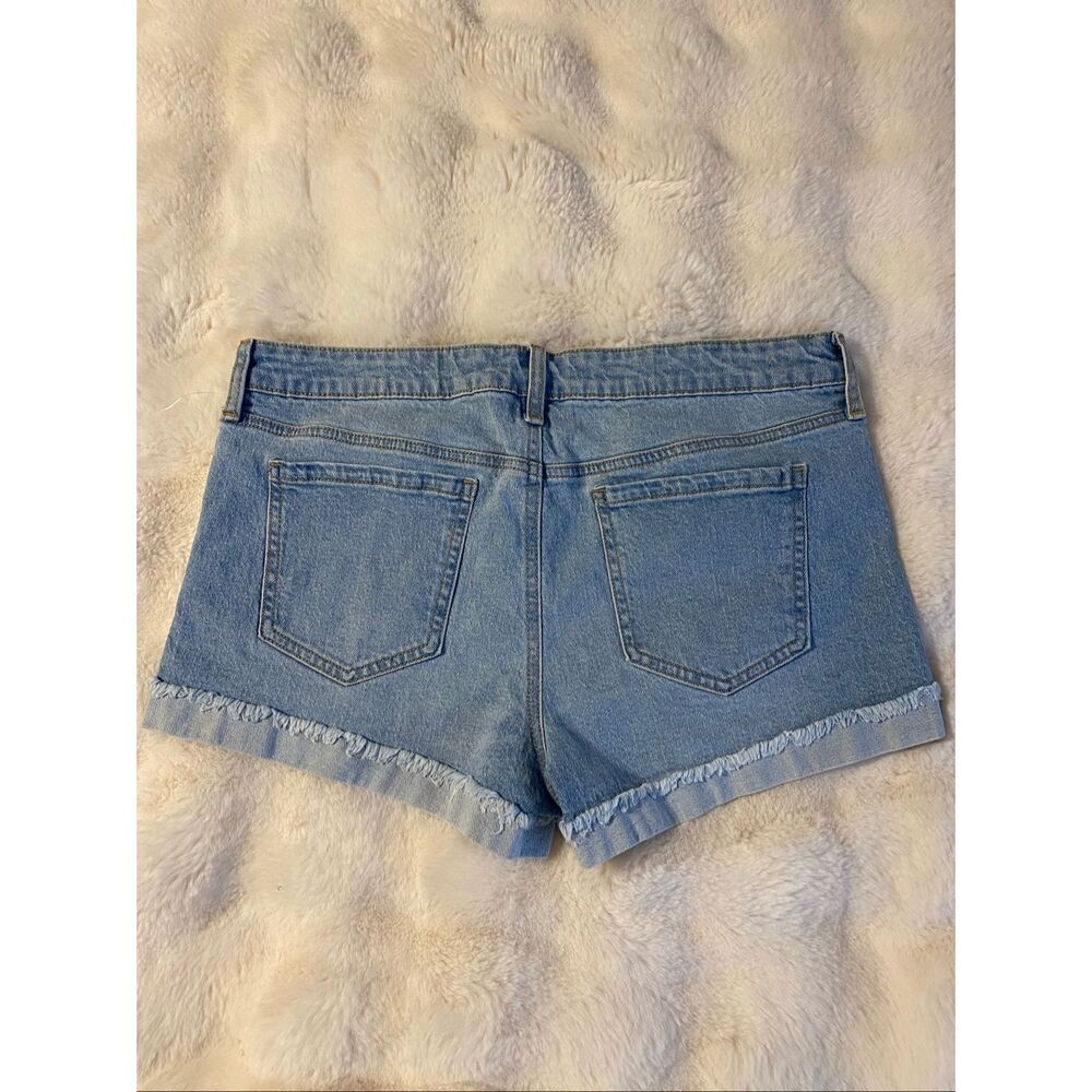 Celebrity Pink Mid-Rise Fray Shorts Sz 13/31 NWT - Picture 4 of 10
